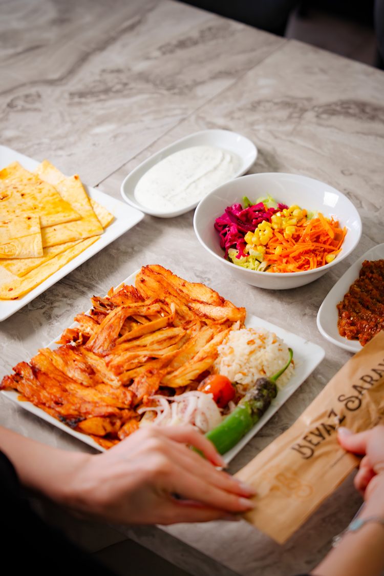 Beyazsaray cağ kebabı tabağı